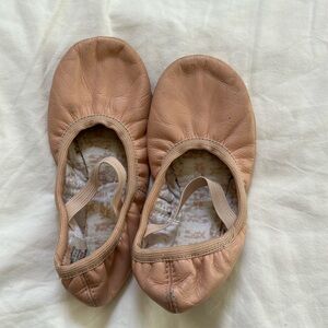 BLOCH Leather Ballet Shoes, girls. Good used condition. Great pair for practice.